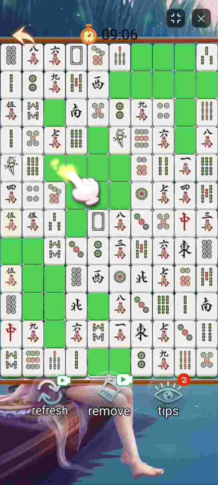 SparrowElimination Tips booster highlighting valid tile sliding moves on the board